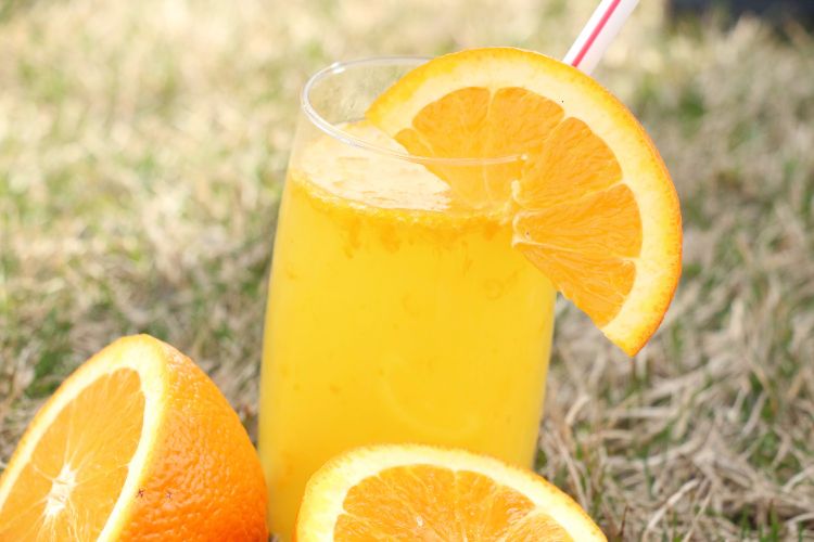 Nealkoholický nápoj Orangeade