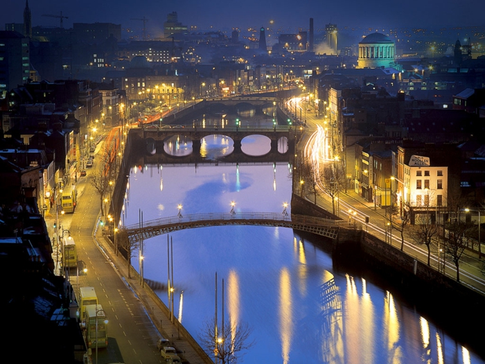 בירות אירופה דבלין בלילה גשר ליפי