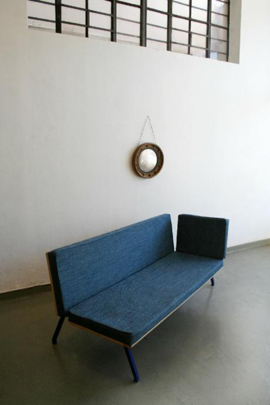 ekstravagante sofaer uvanlig modell enkel design i marineblå