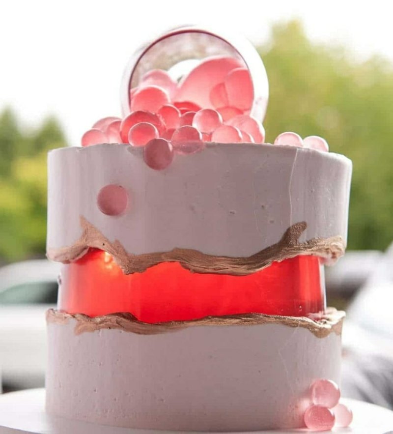 Fault Line Cake med geléballer