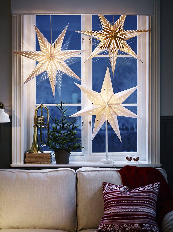 Stjernene som en flott idé for å henge eller stå vindusdekorasjoner