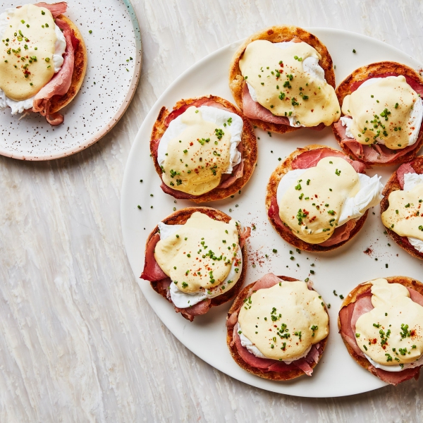 Slavnostní a tradiční velikonoční snídaně nápady a recepty vejce benedikt na slanině
