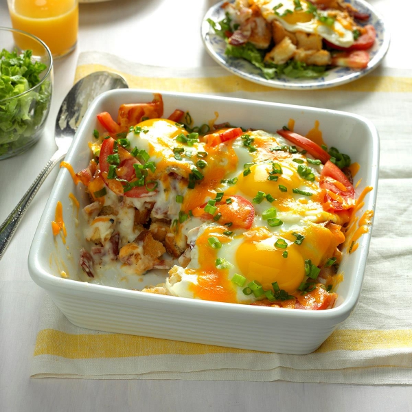 Slavnostní a tradiční velikonoční snídaně nápady a recepty vaječný pokrm s masem a sýrem