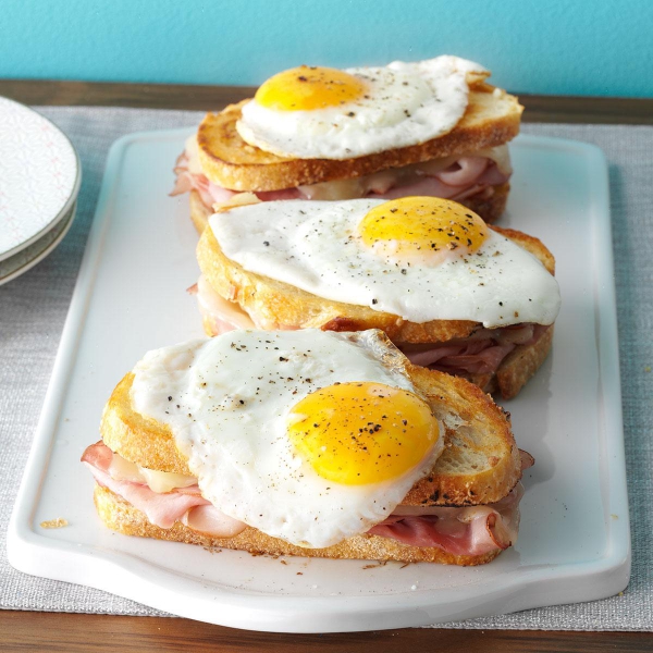 Slavnostní a tradiční velikonoční snídaně nápady a recepty francouzský toast s vejci a šunkou