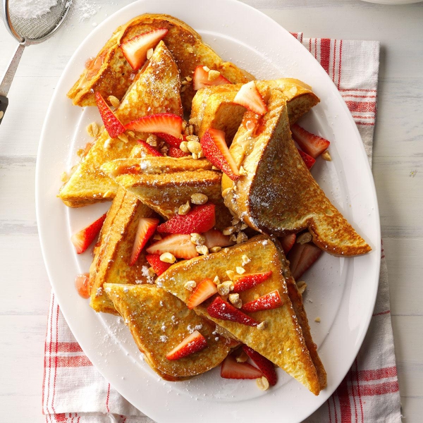 Slavnostní a tradiční velikonoční snídaně nápady a recepty francouzský toast s jahodami vynikající