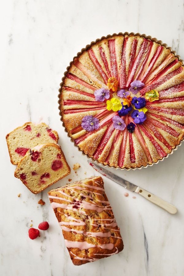 Slavnostní a tradiční velikonoční snídaně nápady a recepty dort s rebarborou