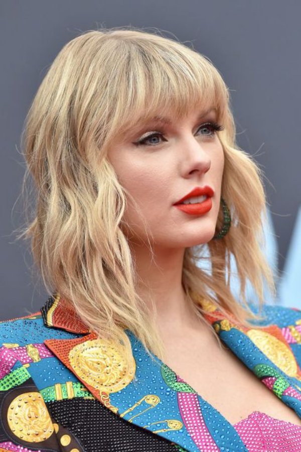 Trendy účesu 2020 - Tyto střihy a barvy jsou v účesu Taylor Swift Shag naprosto klasické