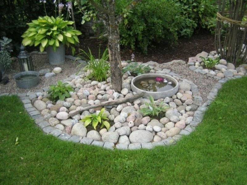 kreativní nápady pro zahradní design mini rybník dekorativní kameny