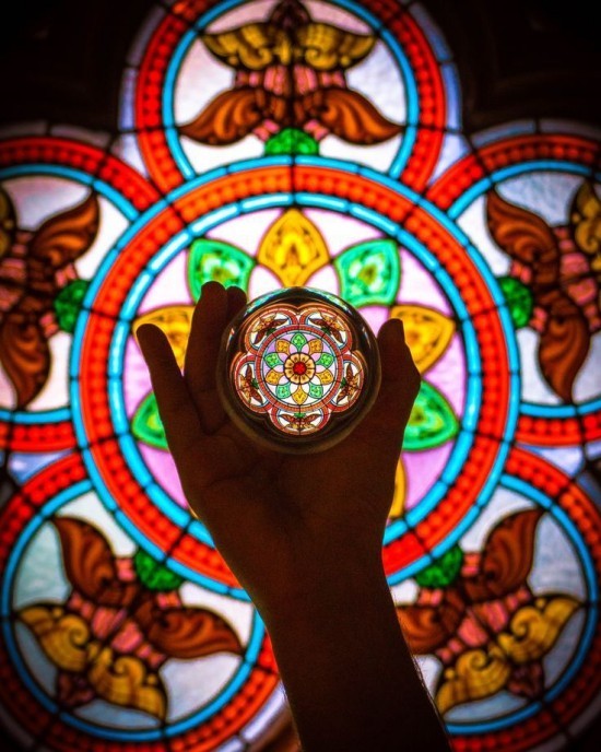 סודות צילום כדור זכוכית - טיפים ורעיונות קתדרלת ויטראז 'יפה צבעונית
