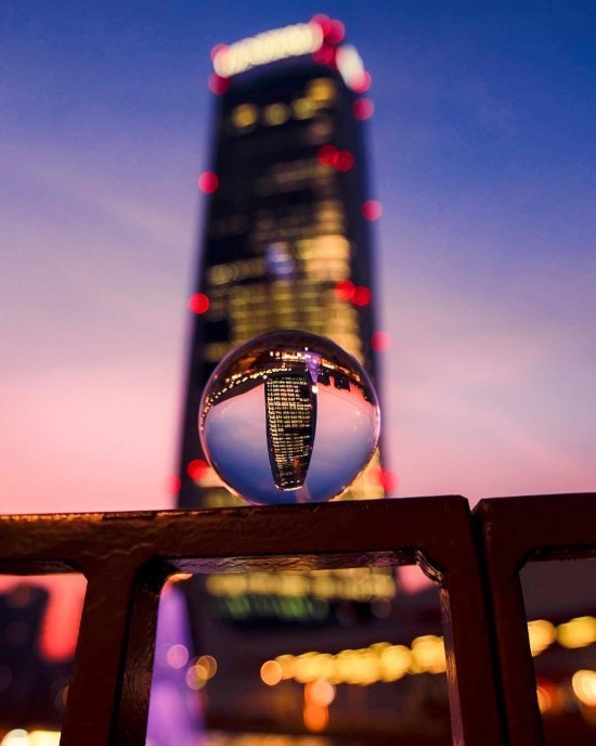 סודות של צילום כדור הזכוכית - טיפים ורעיונות מגדל כללי במילאן בשקיעה
