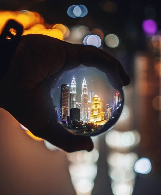סודות צילום כדור הזכוכית - טיפים ורעיונות נוף עירוני בלילה