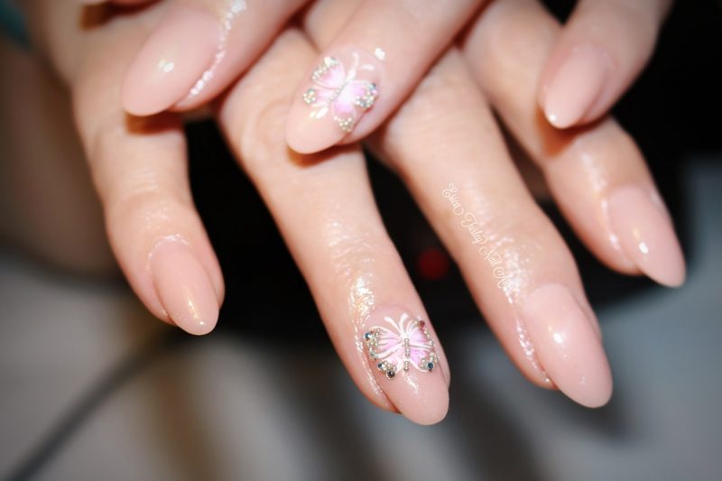 Ακρυλικά νύχια ροζ glitter πεταλούδα