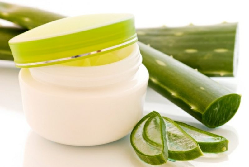 Lag aloe vera maske mot kviser selv