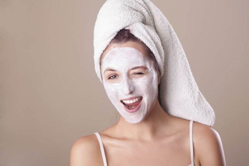 Lag en ansiktsmaske selv oppskrift med ostemasse kombinert hud
