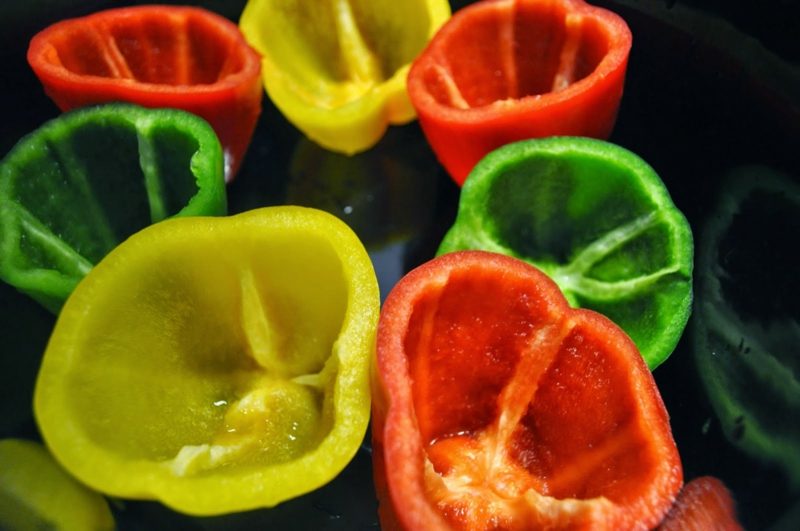 Zdravá zeleninová nádivka papriky