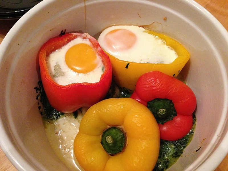zdravá večeře papriky s vejci s nízkým obsahem sacharidů