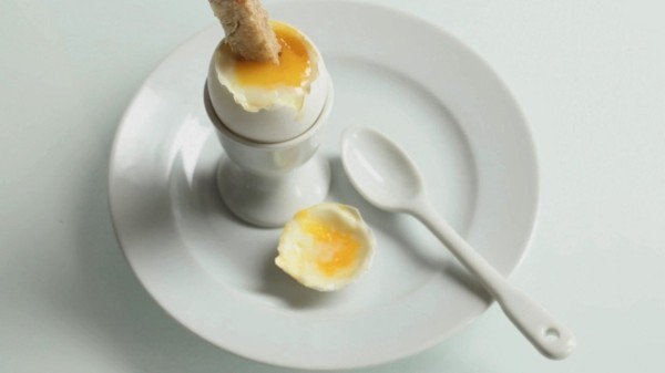 βρασμένα αυγά κρόκος αυγού πρωτεΐνη υγιεινή τροφή
