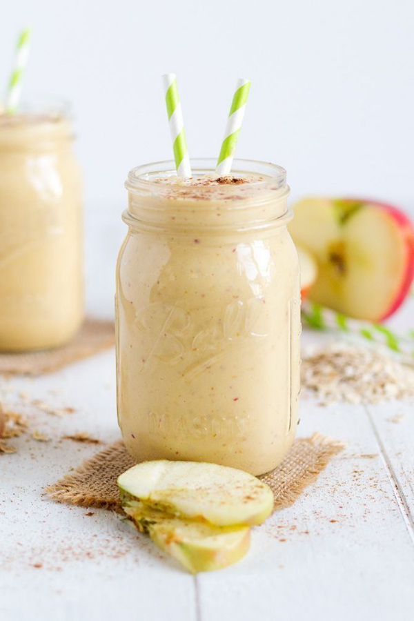 Sunn, deilig og rask smoothieoppskrift på sommerbanan og eple kanelsmoothie