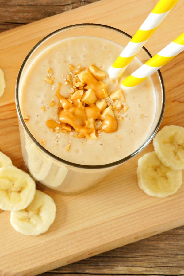 Sunne, deilige og raske smoothieoppskrifter på sommernøtt med peanøttsmør -banansmoothie