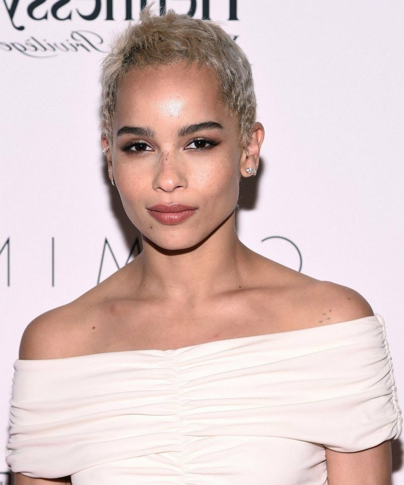 Κούρεμα μαλλιά ξυρίστε την κυρία Zoe Kravitz