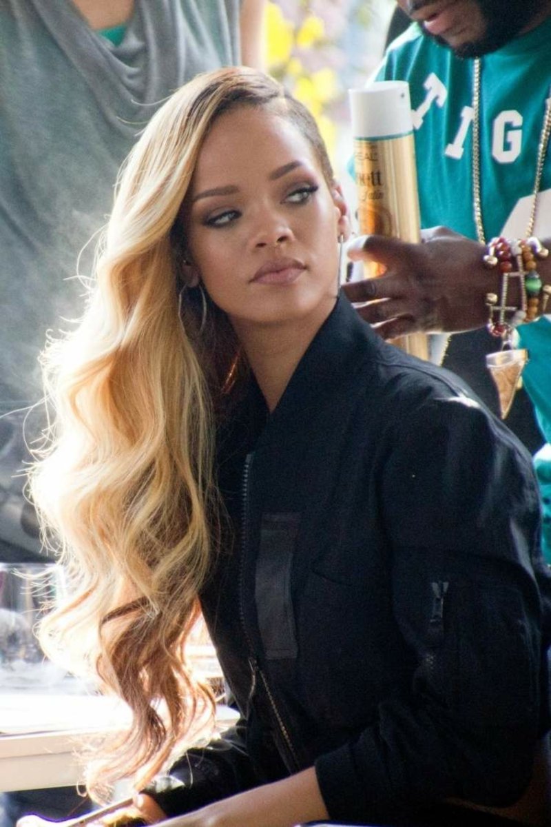 Forlengelser imponerende frisyre Rihanna