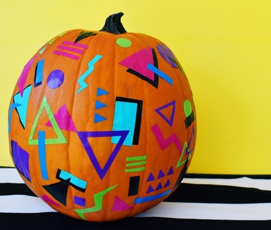 Malování halloweenské dýně - 140 uměleckých nápadů a pokynů barevných retro geometrií na dýni