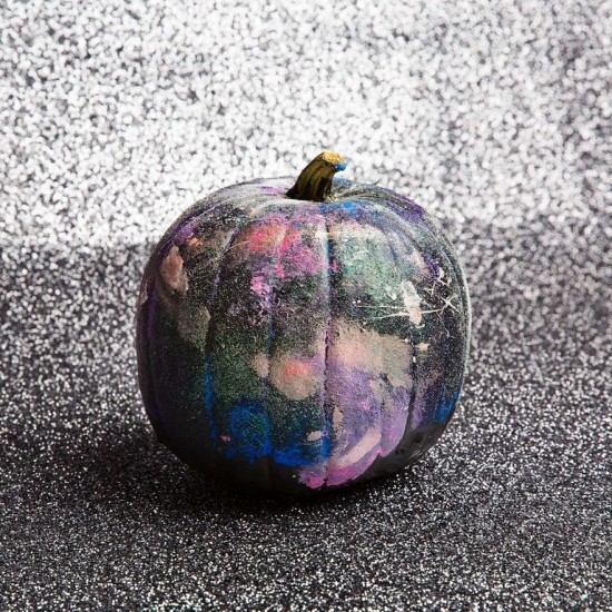 Halloween dýně - 140 uměleckých nápadů a návodů k malování galaktické dýně