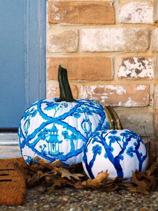 Halloween dýňová malba - 140 uměleckých nápadů a pokynů bílá dýně s ozdobou čínské modré barvy