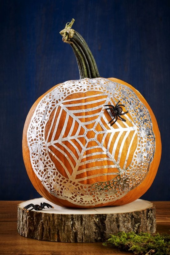 Halloween dýňová malba - 140 uměleckých nápadů a návodů, lehká kutilská pavučina z papírových desek