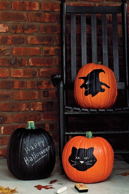 Halloween dýně - 140 uměleckých nápadů a návodů, černá barva na zeď a křídová čarodějnice