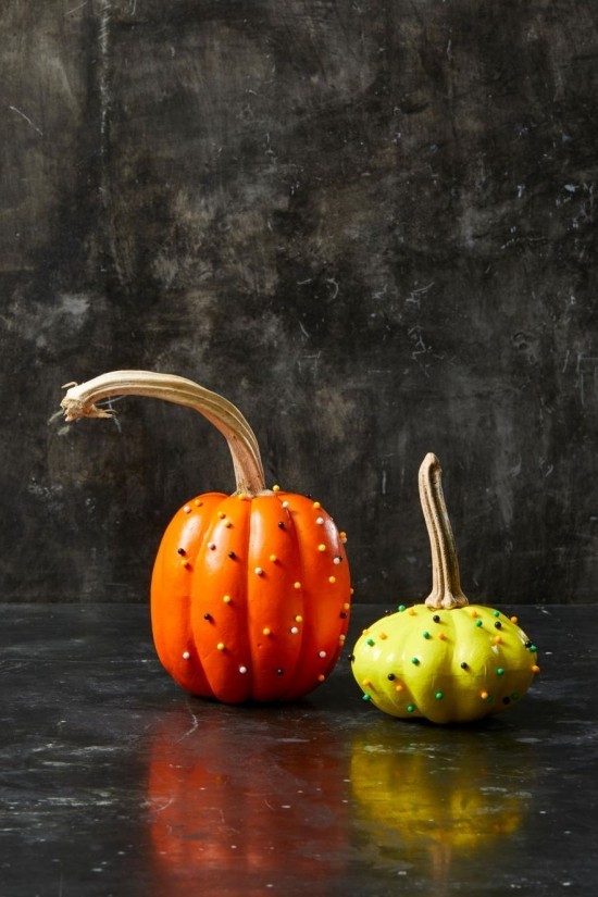 Malování halloweenské dýně - 140 uměleckých nápadů a pokynů ozdobte jehličím oranžově žlutou dýni