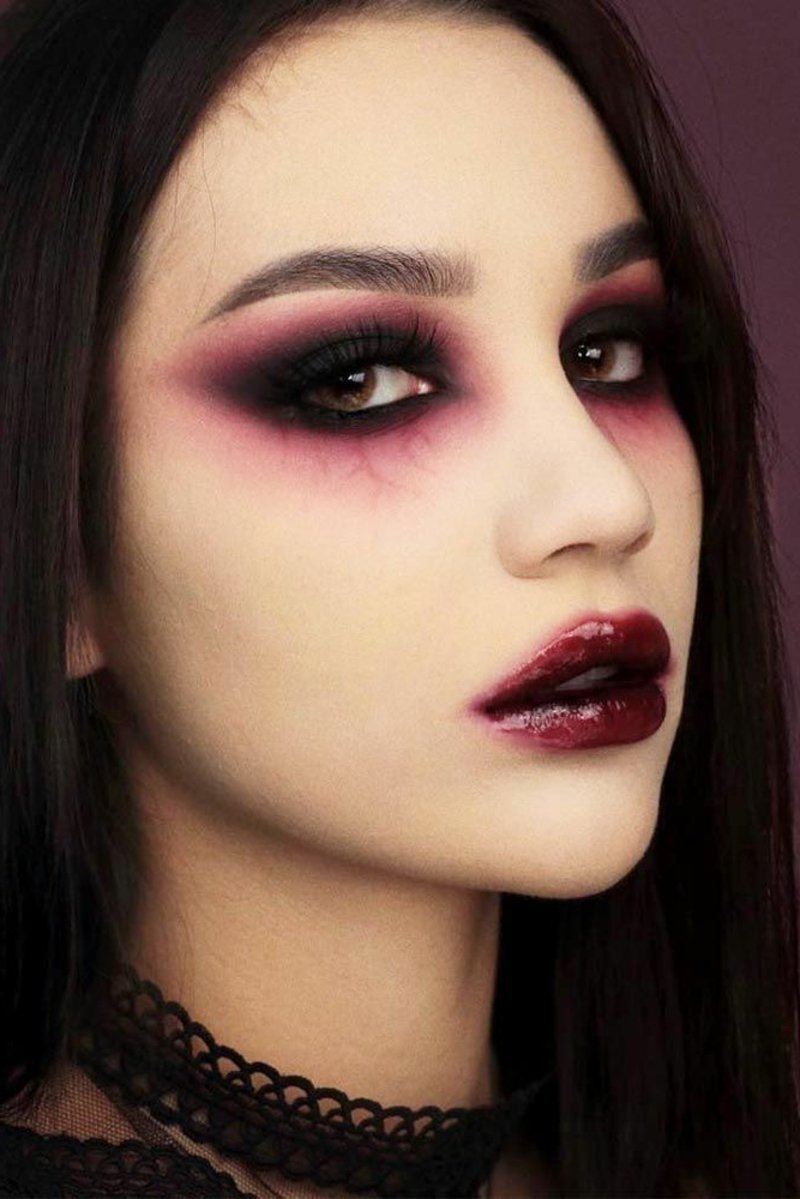 Upíří líčení Krev Červené rty Smokey Eyes