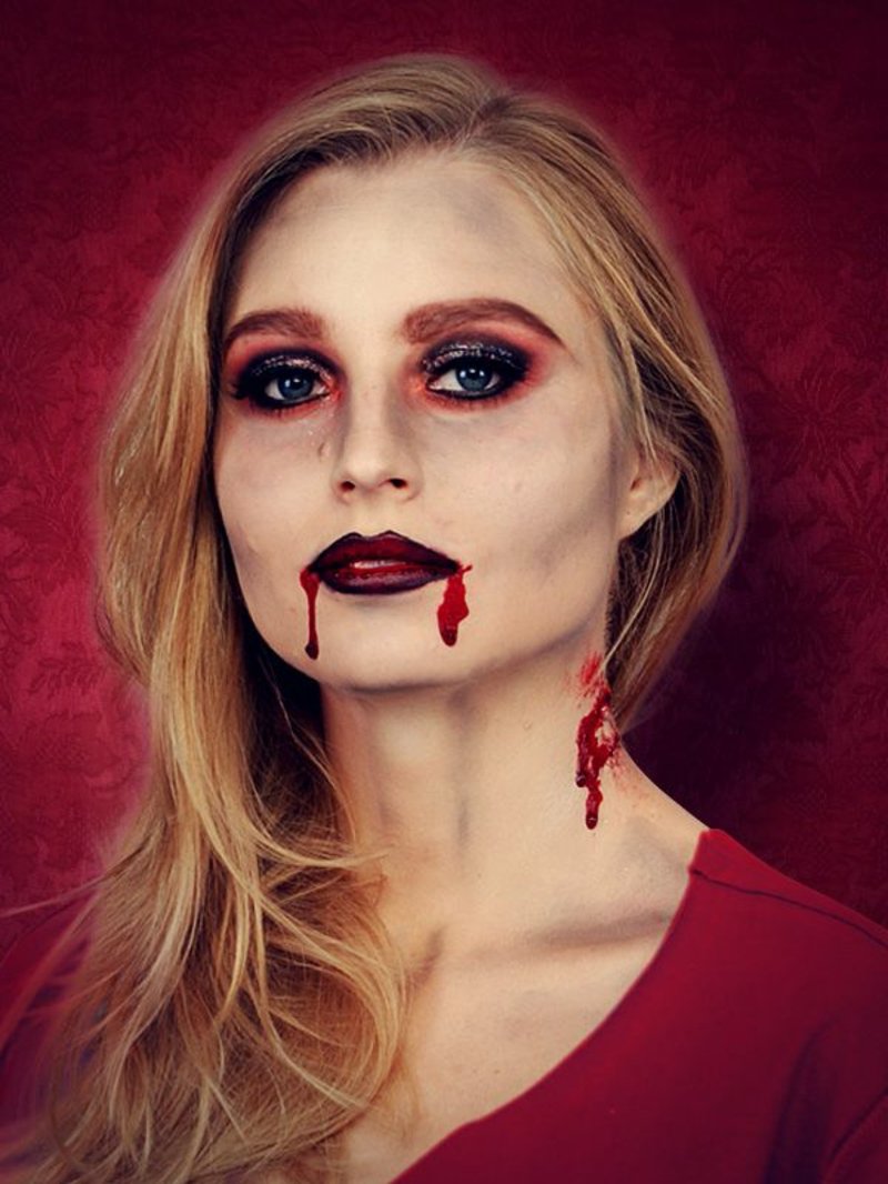 Halloween make-up upír falešné krve koutky úst