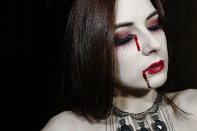Upírský makeup děsivá falešná krev