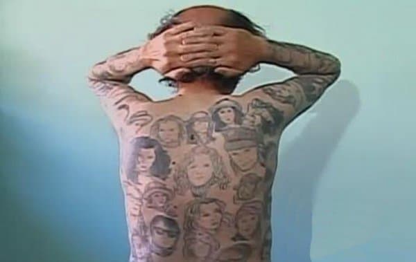 Nuotrauka per draugišką „Mirror“ vyrą: „Ar turi daugiau tatuiruočių?“ Miljenko Parserisas Bukovičius: „Iš Julijos, taip.“