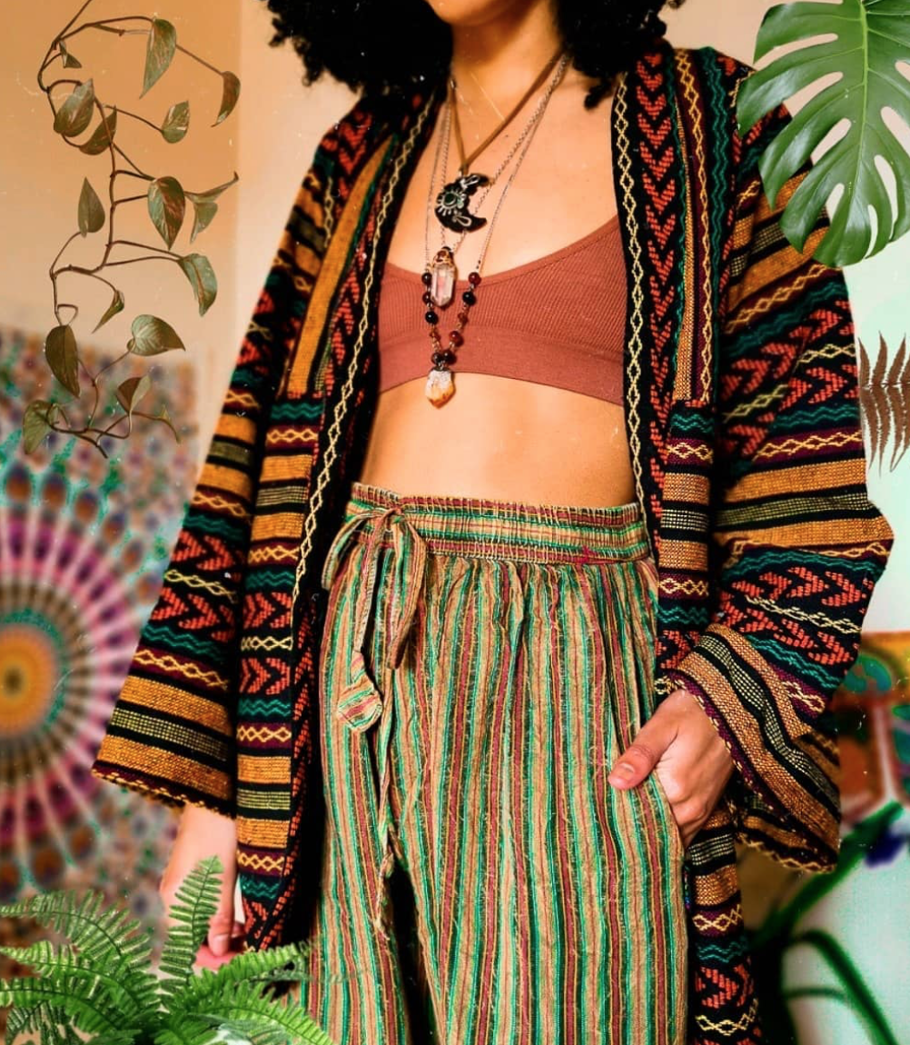 Vzhled hippie úspěšně kombinuje barvy a vzory