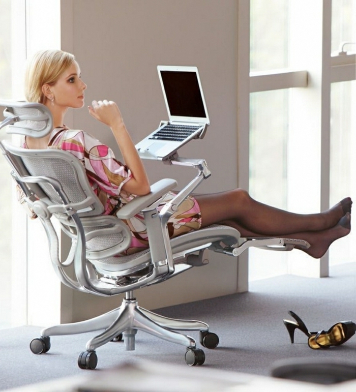 domácí kancelář moderní kancelářský nábytek stůl židle ergonomický notebook