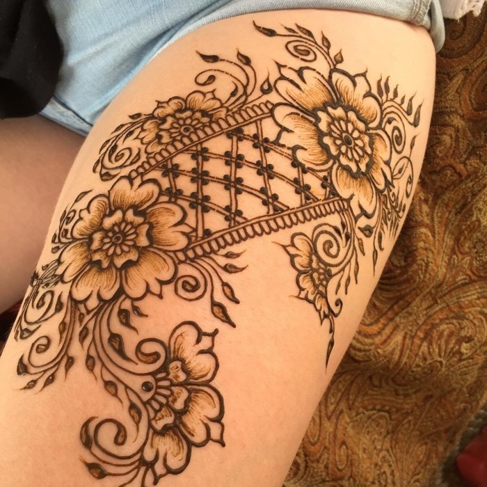 udělejte si tetování hennou sami na stehně