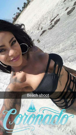 Shawna Naysia plaj selfie