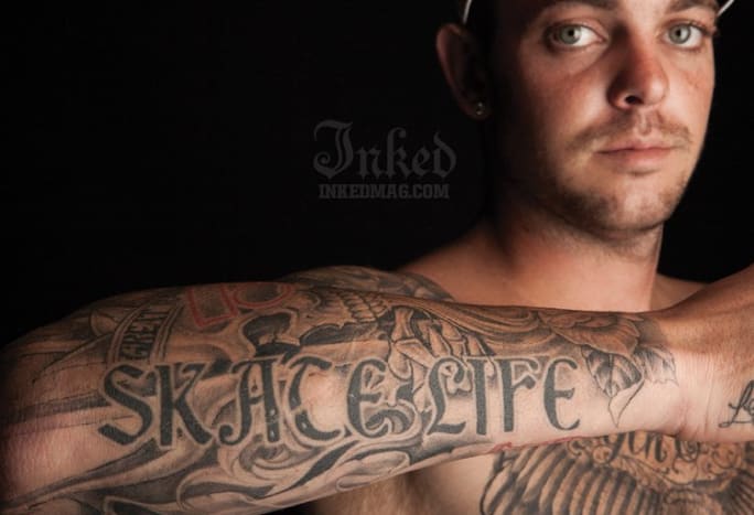 インク付きエクスクルーシブ：ライアン・シェクラーの前腕とスケートライフのタトゥー