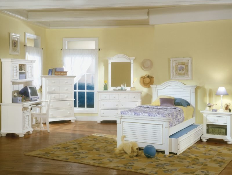 Έπιπλα εξοχικού στυλ λευκό ξύλινο κρεβάτι κομοδίνο καθρέφτη καρέκλα ράφι υπνοδωμάτιο στυλ