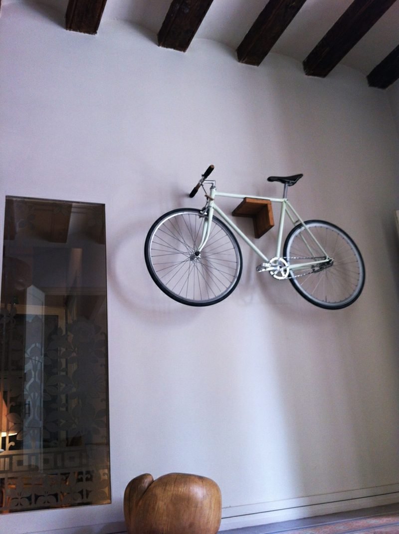 τοίχο ραφιών ποδηλάτων