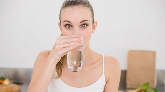 לשתות מים מזון צום לסירוגין לסירוגין לירידה במשקל