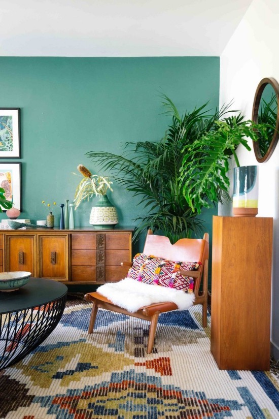 Er veggfargen mørkegrønn riktig for deg Designtips og ideer fargerik boho -stil med aksentvegger og planter
