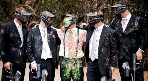 Bachelorette πάρτι ιδέες paintball