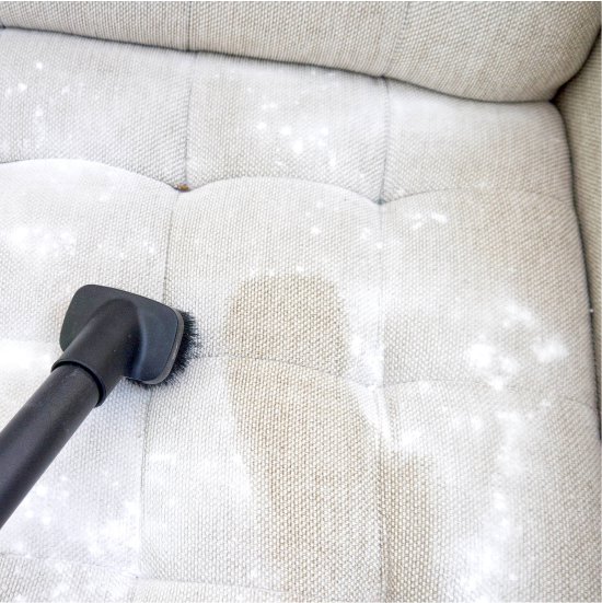 Kaip išvalyti šviesią sofą nuo kvapų