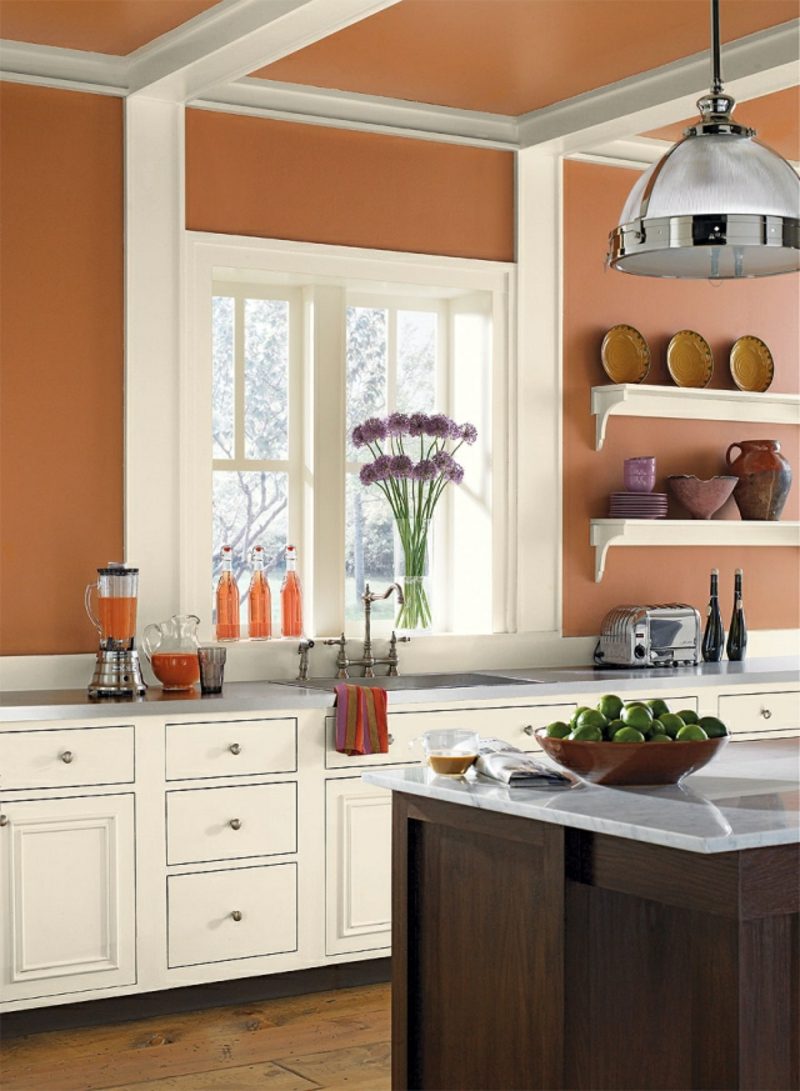Natřete kuchyň tmavě oranžovou a bílou