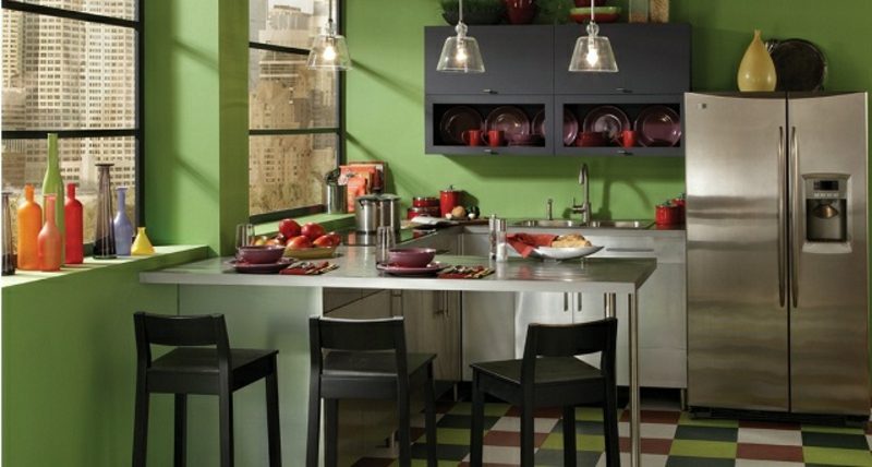 Kuchyně natírá tmavě zelenou svěží a stylovou