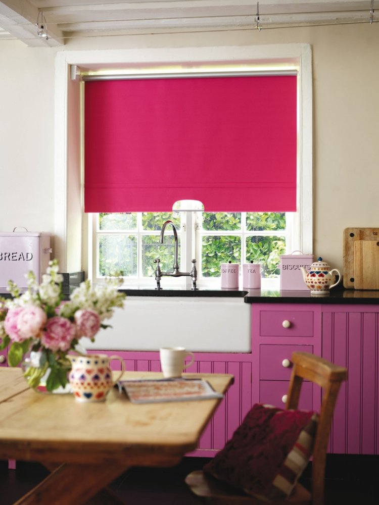 Kjøkkenveggmaling krem ​​aksenter rosa lilla
