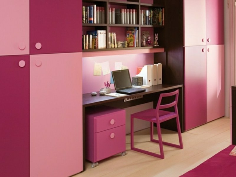 Νηπιαγωγείο κορίτσι ροζ έπιπλα γραφείο
